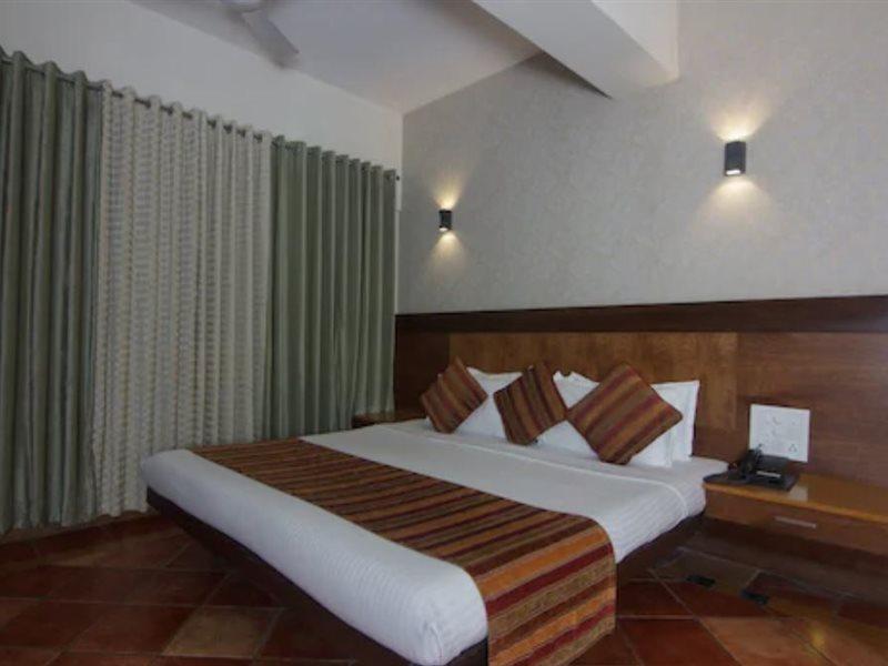 Hotel Chandralok Lonavala Bagian luar foto