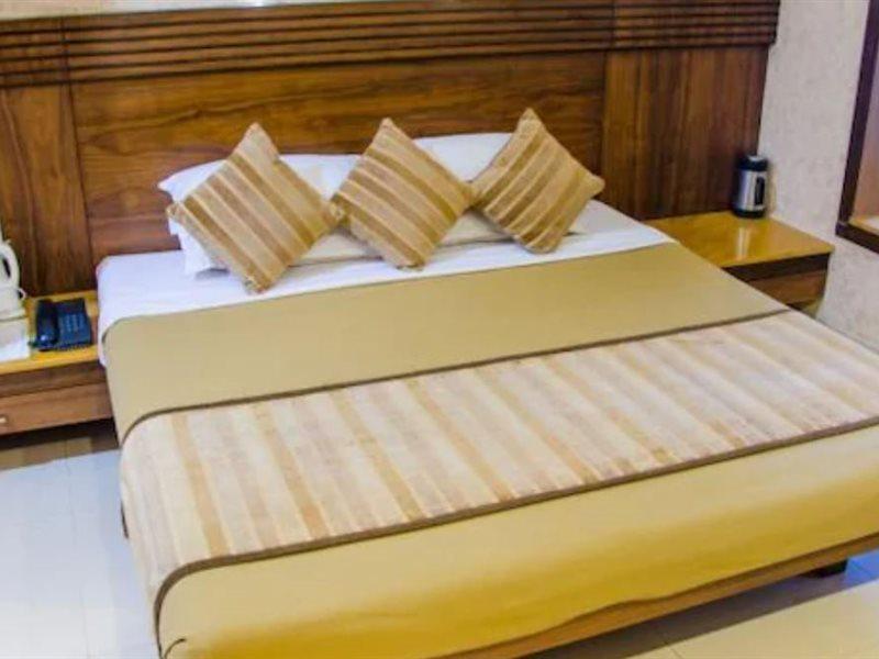 Hotel Chandralok Lonavala Bagian luar foto