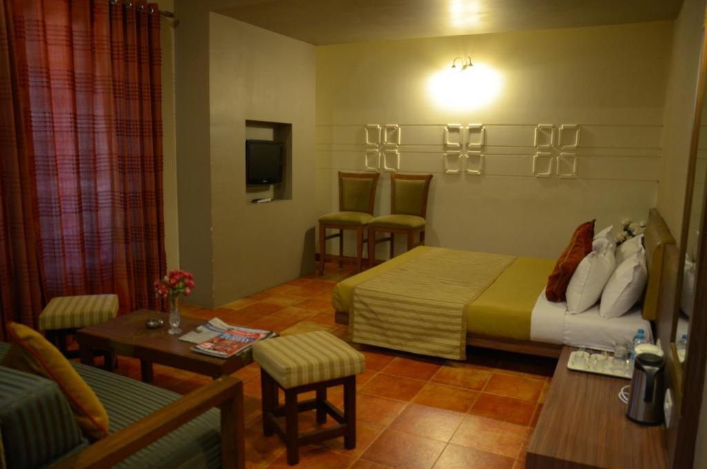 Hotel Chandralok Lonavala Ruang foto