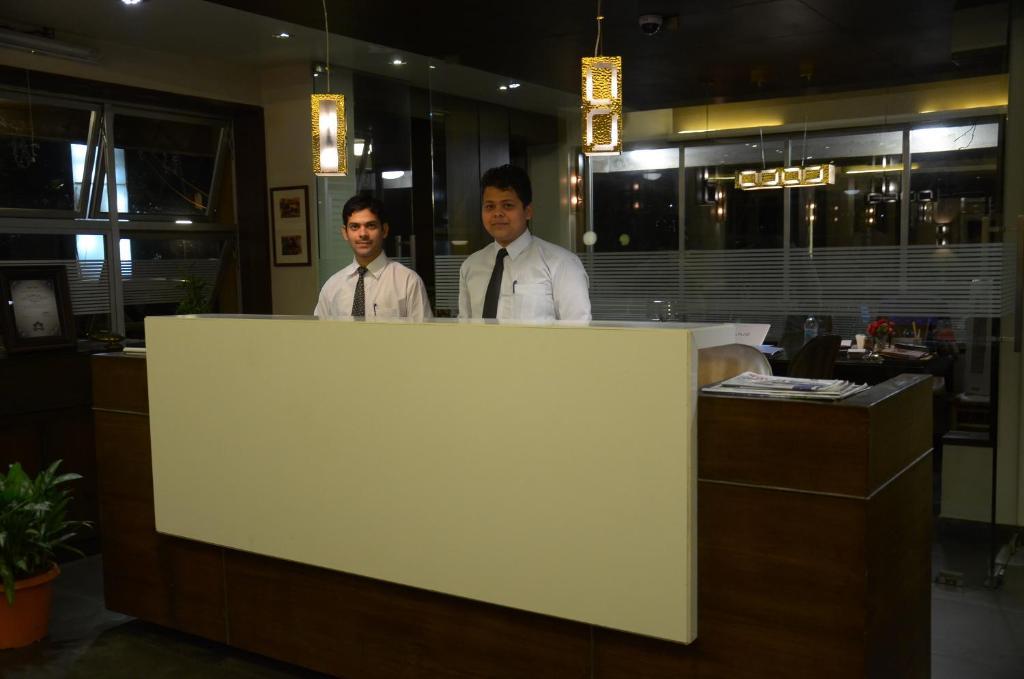 Hotel Chandralok Lonavala Bagian luar foto