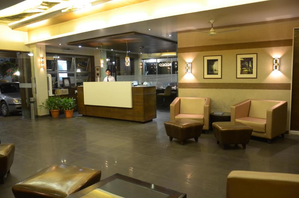 Hotel Chandralok Lonavala Bagian luar foto