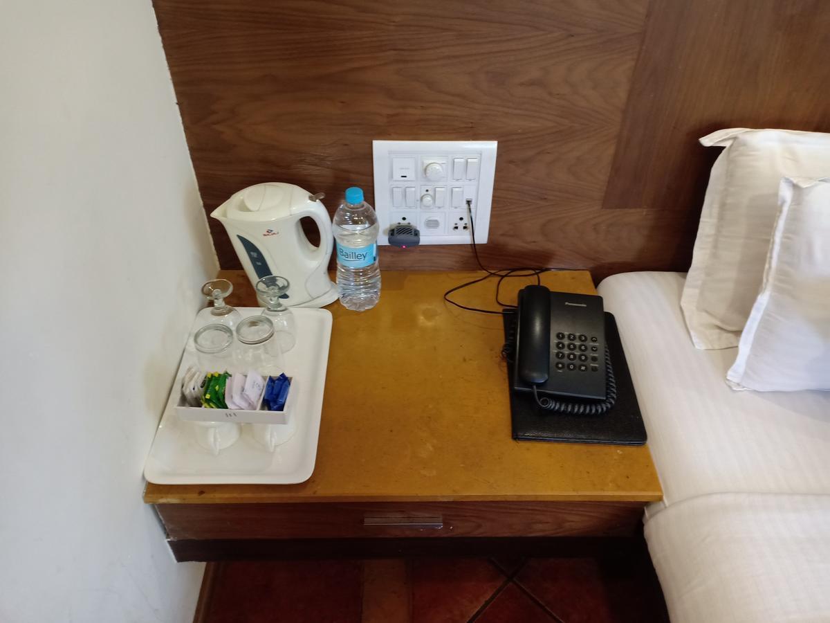 Hotel Chandralok Lonavala Bagian luar foto