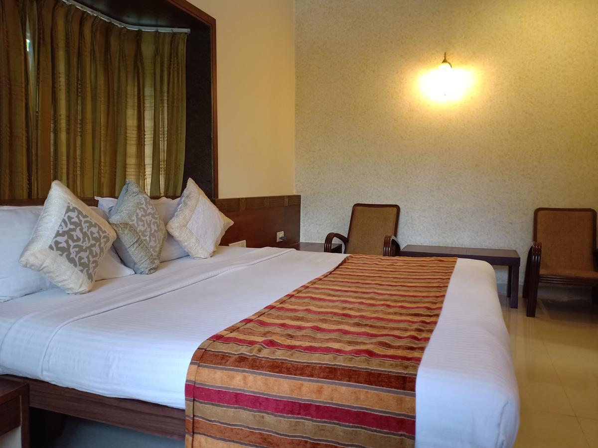 Hotel Chandralok Lonavala Bagian luar foto