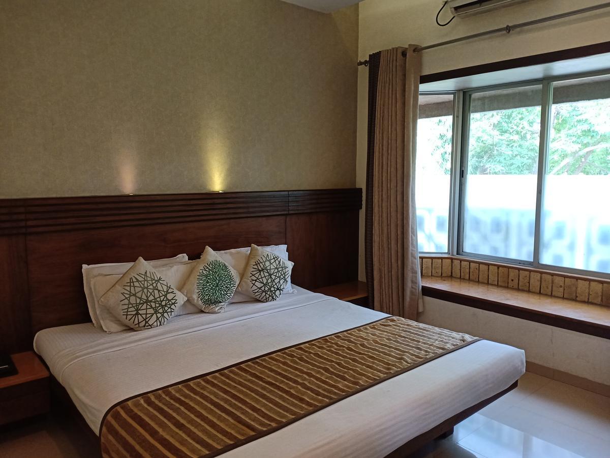 Hotel Chandralok Lonavala Bagian luar foto
