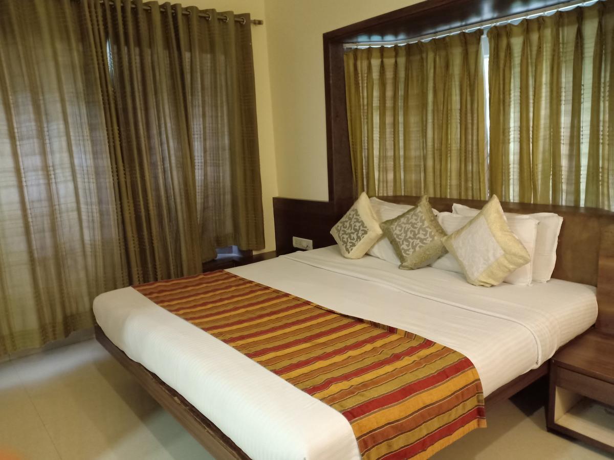 Hotel Chandralok Lonavala Bagian luar foto