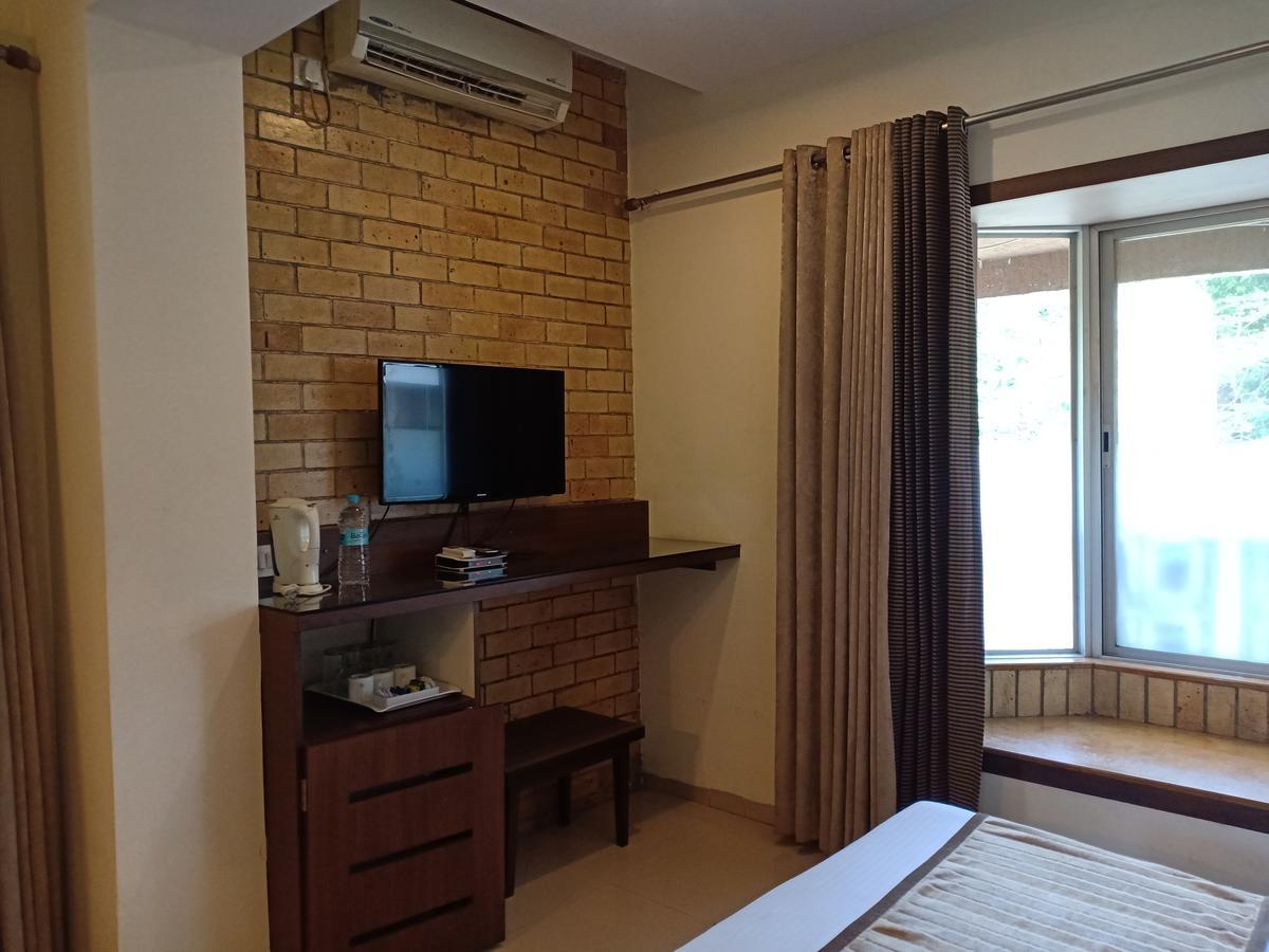 Hotel Chandralok Lonavala Bagian luar foto