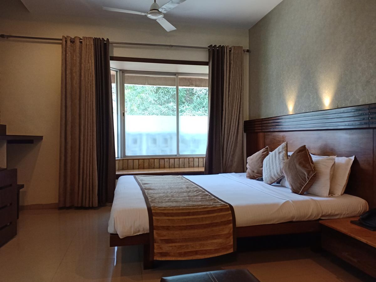 Hotel Chandralok Lonavala Bagian luar foto