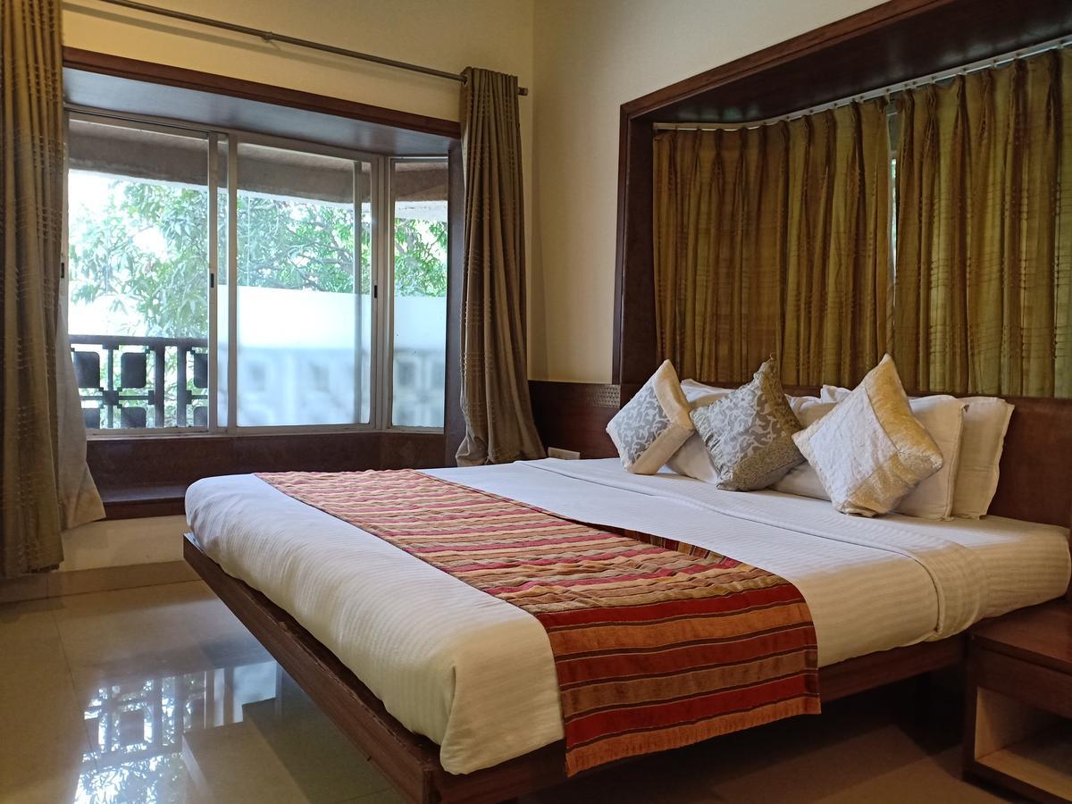 Hotel Chandralok Lonavala Bagian luar foto