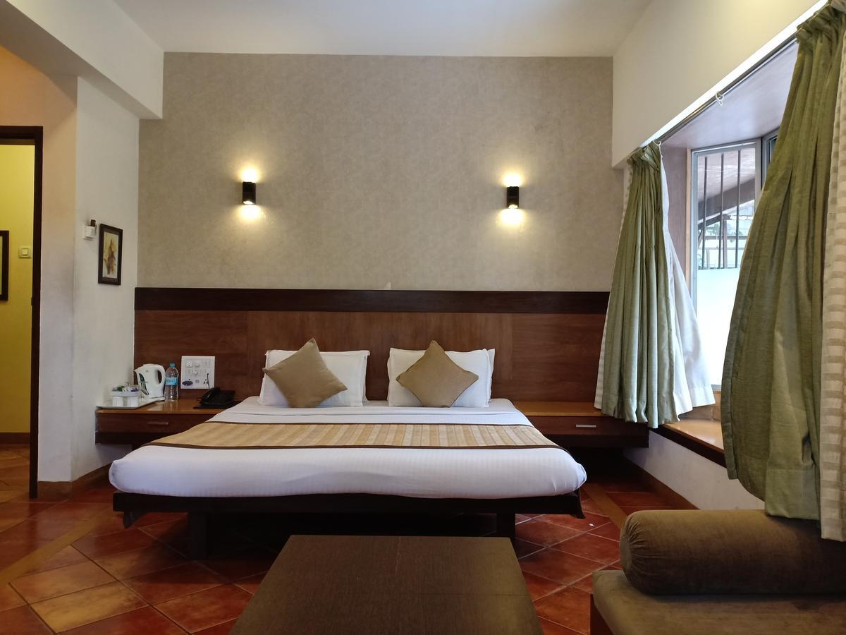 Hotel Chandralok Lonavala Bagian luar foto