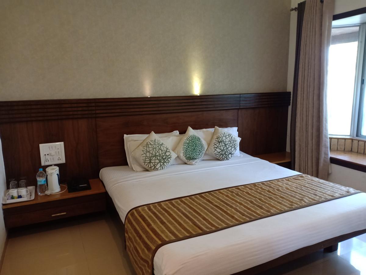 Hotel Chandralok Lonavala Bagian luar foto