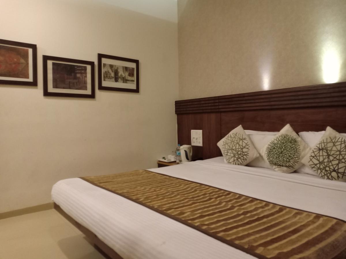 Hotel Chandralok Lonavala Bagian luar foto