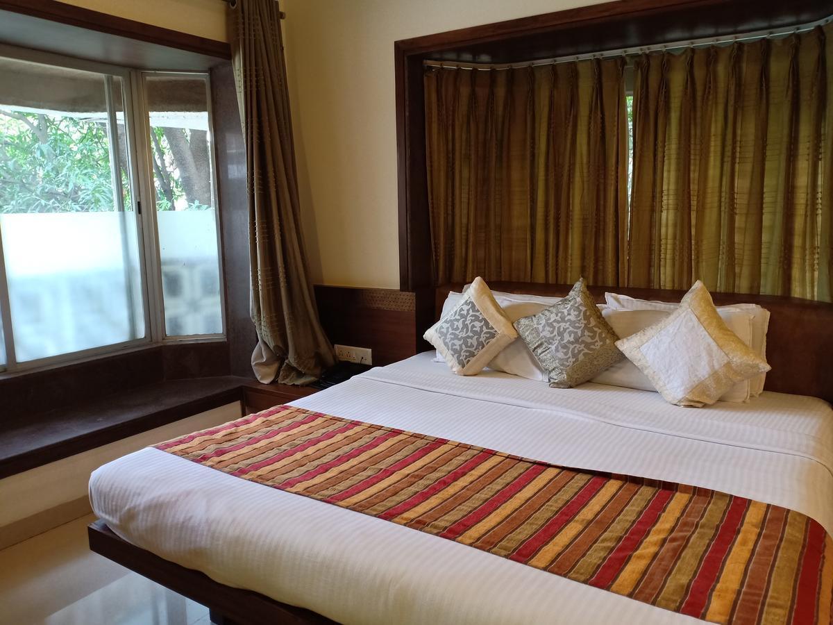 Hotel Chandralok Lonavala Bagian luar foto