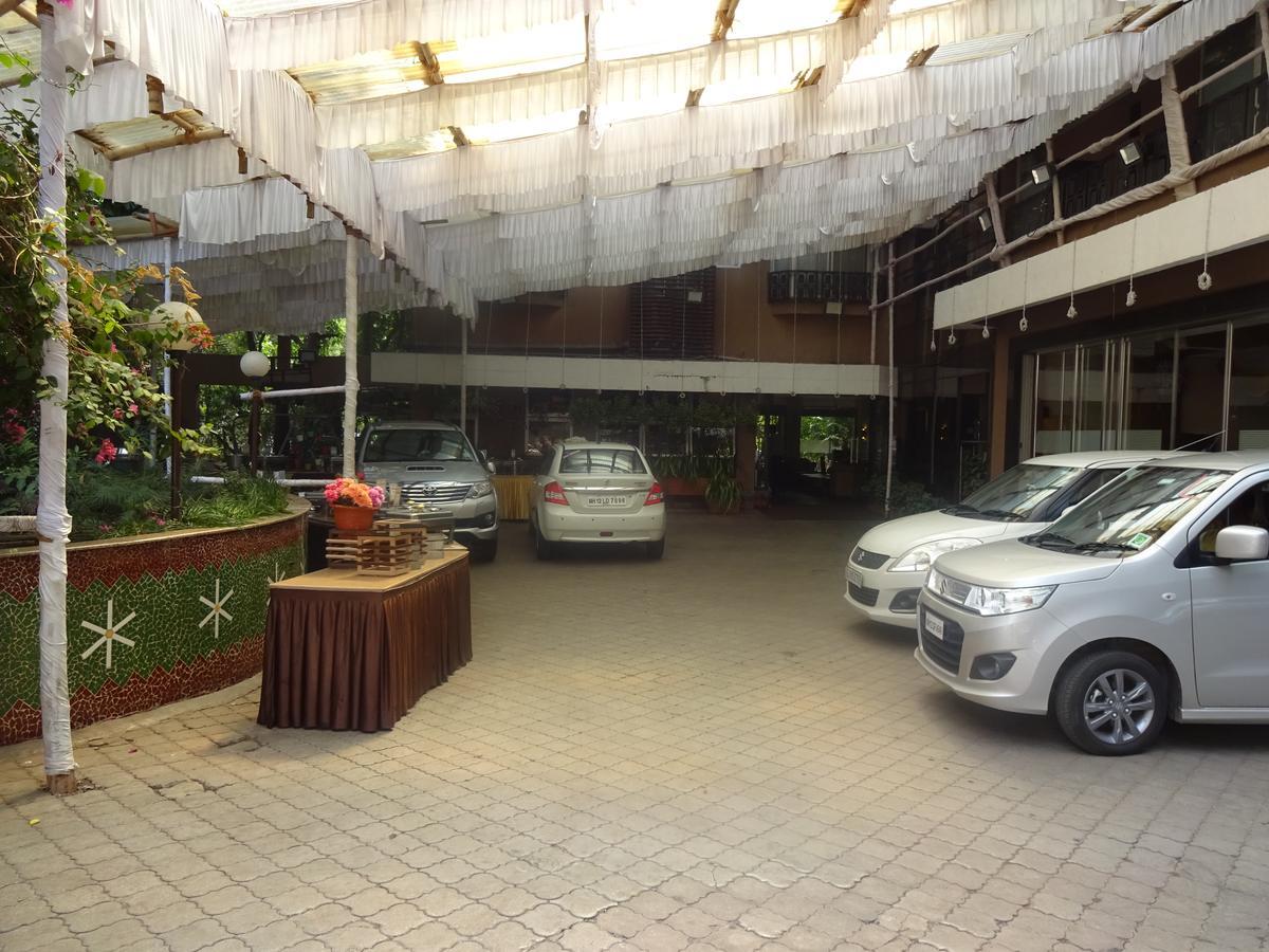 Hotel Chandralok Lonavala Bagian luar foto